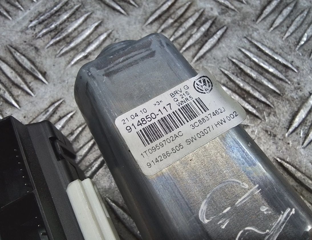 VOLKSWAGEN Passat CC 1 generation (2008-2017) Маторчик стеклоподъемника передней правой двери 1t0959702ac,3c8837462j,3c0959792a 27304407