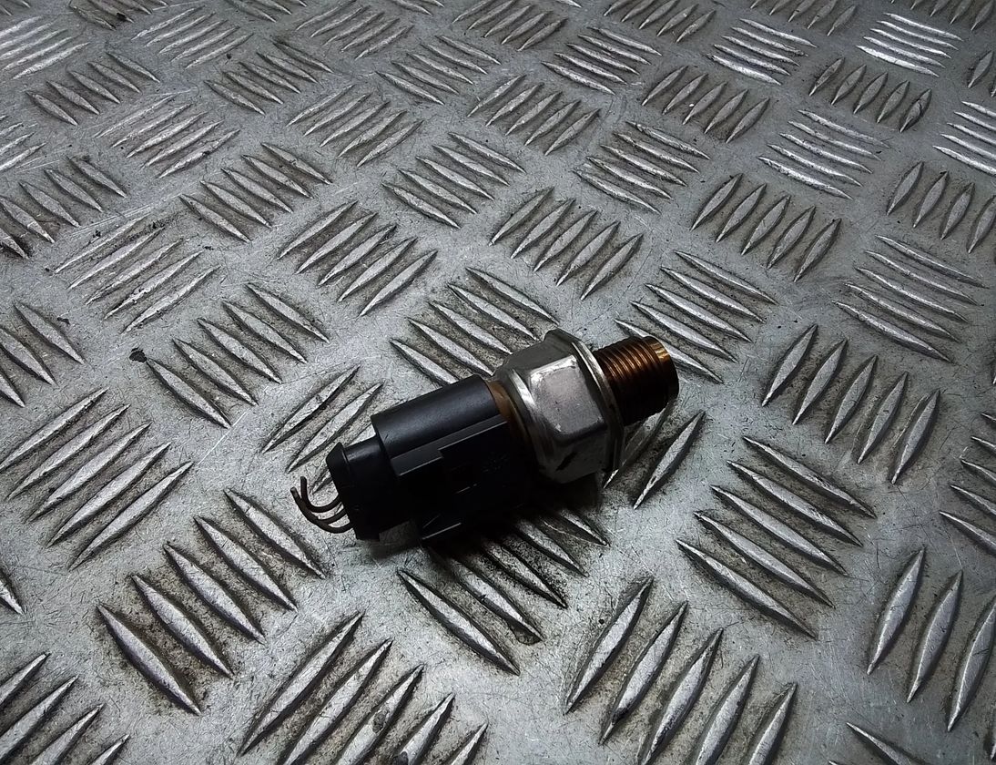 VOLKSWAGEN Passat B6 (2005-2010) Degvielas spiediena sensors 03l906051 31157958