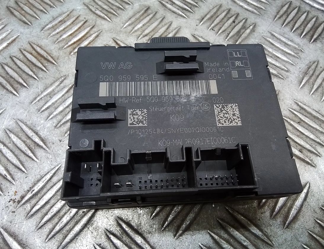 VOLKSWAGEN Passat B8 (2014-2023) Блок управления дверей левый задний 5q0959595e,5q0959595b 31846038