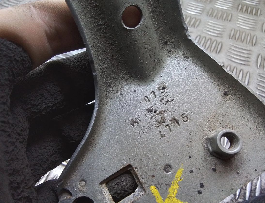 VOLKSWAGEN Passat B8 (2014-2023) Front Left Fender Holder 3g0821141 32032279