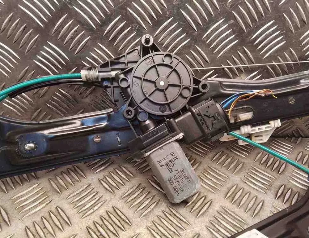 BMW 1 Series F20/F21 (2011-2020) Priekšējo labo durvju logu pacēlājs 7242562,724256211,13262410,36199000 32572424