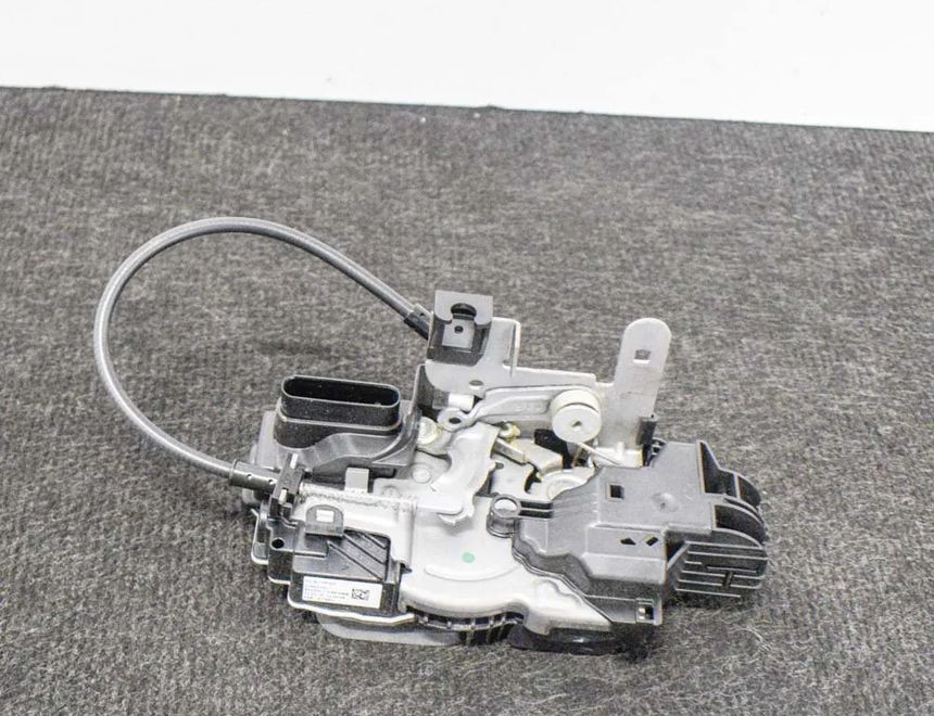 VOLVO V40 2 generation (2012-2020) Замок двери передний правый 933380-110,31440392 10951240