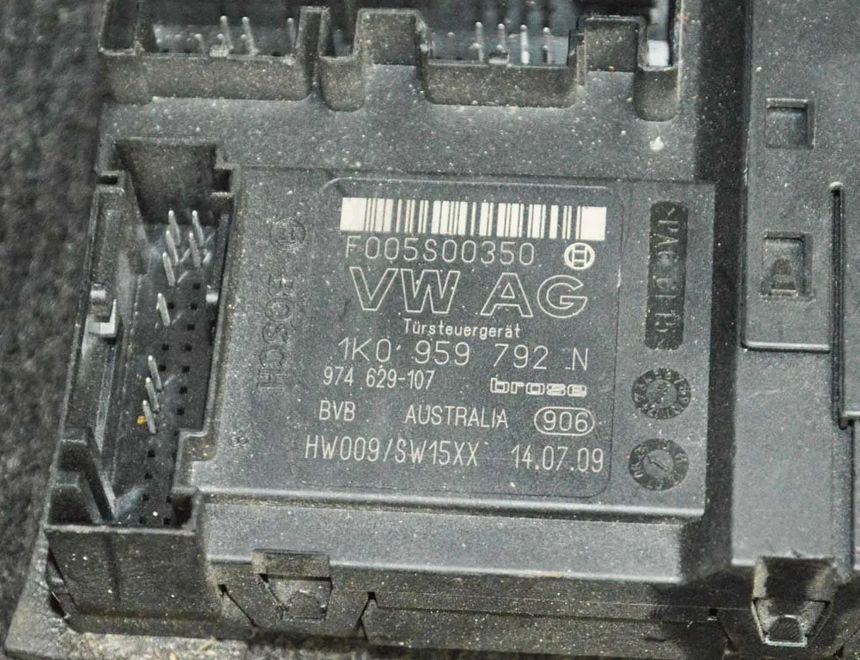 VOLKSWAGEN Passat B6 (2005-2010) Маторчик стеклоподъемника передней правой двери 1K0959792N 1133880