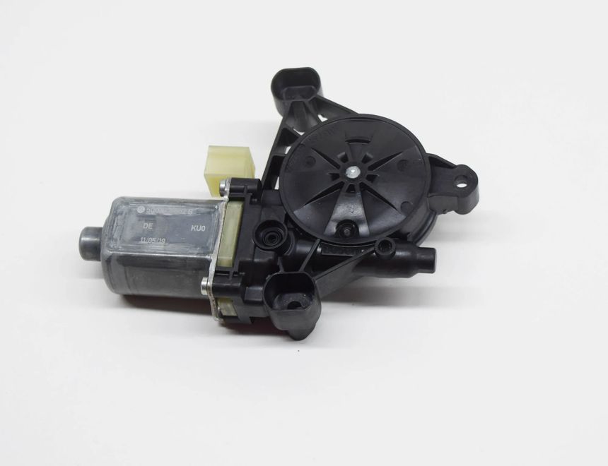 AUDI Q2 1 generation (2016-2024) Маторчик стеклоподъемника передней правой двери 0130822716,E850202100,5Q0959802B 11418206