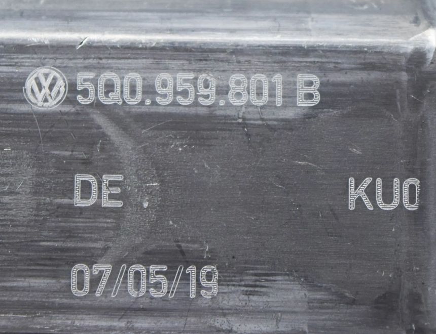 AUDI Q2 1 generation (2016-2024) Priekšējo kreiso durvju logu pacēlāja motorīts 0130822717,5Q0959801B,E850202099 11418218