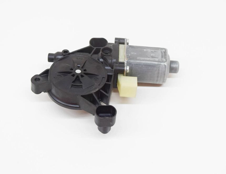 SKODA Karoq 1 generation (2017-2024) Priekšējo labo durvju logu pacelšanas motorīts 0130822716,E850202100,5Q0959802B 11481372