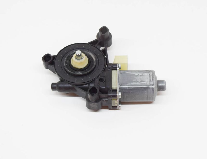 SKODA Karoq 1 generation (2017-2024) Priekšējo labo durvju logu pacelšanas motorīts 0130822716,E850202100,5Q0959802B 11481372