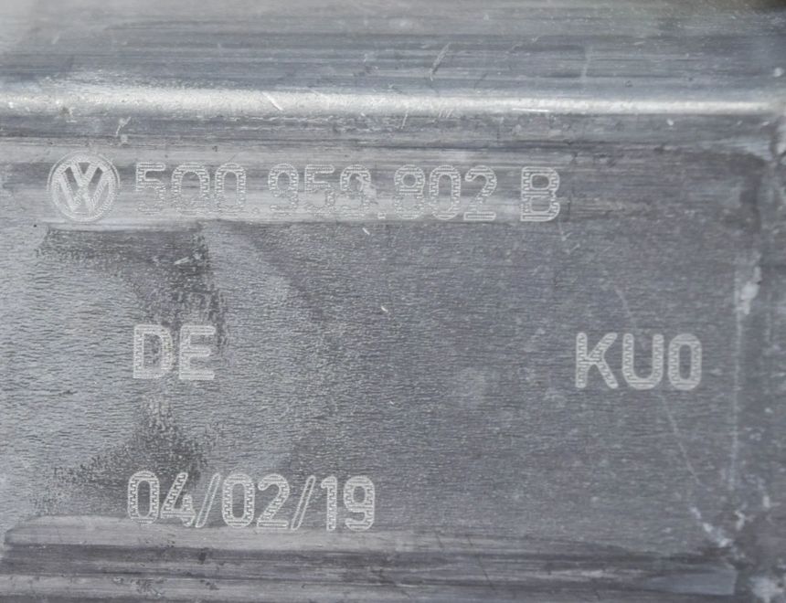 SKODA Karoq 1 generation (2017-2024) Priekšējo labo durvju logu pacelšanas motorīts 0130822716,E850202100,5Q0959802B 11481372