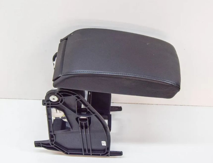 SKODA Octavia 3 generation (2013-2020) Подлокотник 5E0864207 11696626