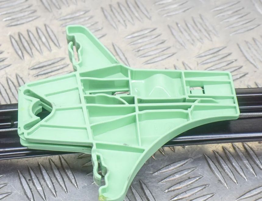 VOLKSWAGEN Tiguan 2 generation (2016-2024) Aizmugurējo kreiso durvju logu pacēlājs 5NA839461C 11716966