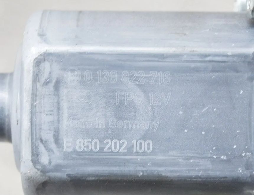 VOLKSWAGEN Golf R 7 generation (2013-2019) Front Right Door Window Control Motor 0130822716,E850202100,5Q0959802B 12244927