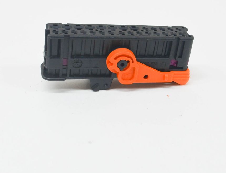 VOLKSWAGEN Passat B7 (2010-2015) Другие кузовные детали 1K0937702C 13705851