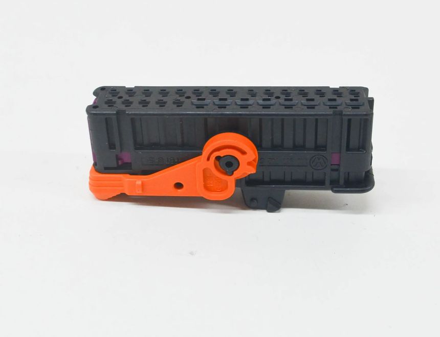 VOLKSWAGEN Passat B7 (2010-2015) Другие кузовные детали 1K0937702C 13705851