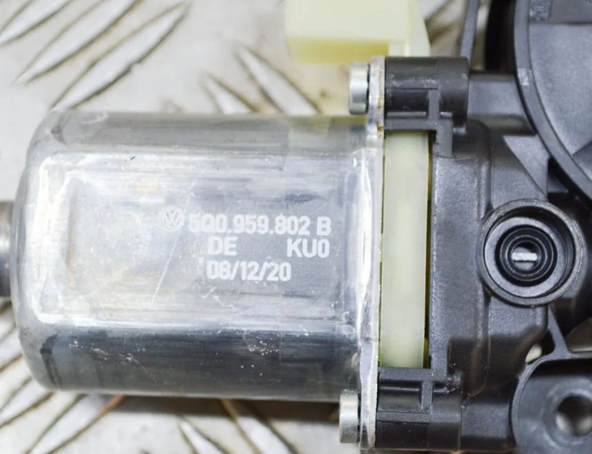 SKODA Superb 3 generation (2015-2023) Front Right Door Window Control Motor 5Q0959802B,0130822716 13720170