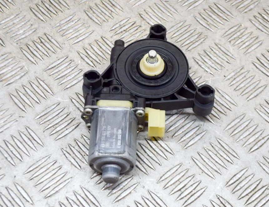 AUDI A3 8V (2012-2020) Priekšējo labo durvju logu pacelšanas motorīts 5Q0959802B,E850202100,0130822716 13736023