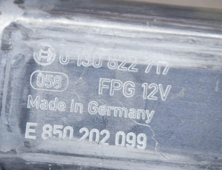 SKODA Karoq 1 generation (2017-2024) Маторчик стеклоподъемника передней левой двери 0130822717,5Q0959801B,E850202099 13762069