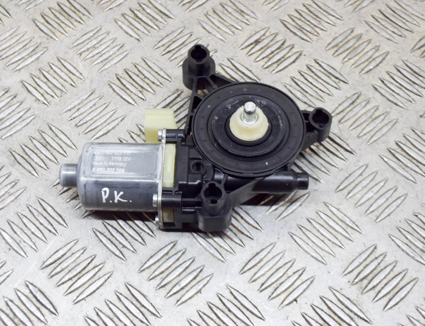 SKODA Karoq 1 generation (2017-2024) Маторчик стеклоподъемника передней левой двери 0130822717,5Q0959801B,E850202099 13762069