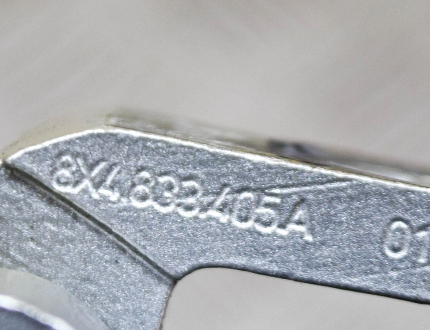 SKODA Karoq 1 generation (2017-2024) Задний левый дверной шарнир 8X4833405A,8X0831403E 13762076