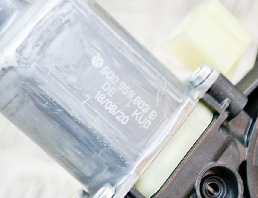 SKODA Kodiaq 1 generation (2017-2024) Priekšējo labo durvju logu pacēlājs 565837462,0130822716,E850202100,5Q0959802B,5Q0959802 14527532