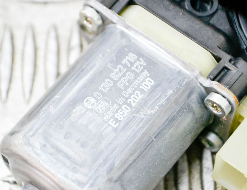 SKODA Kodiaq 1 generation (2017-2024) Priekšējo labo durvju logu pacēlājs 565837462,0130822716,E850202100,5Q0959802B,5Q0959802 14527532