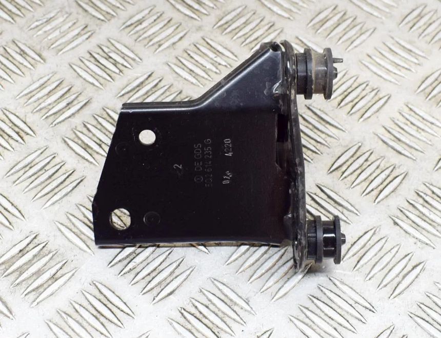 SKODA Superb 3 generation (2015-2023) ABS Pump Holder 5Q2614235G 14549320