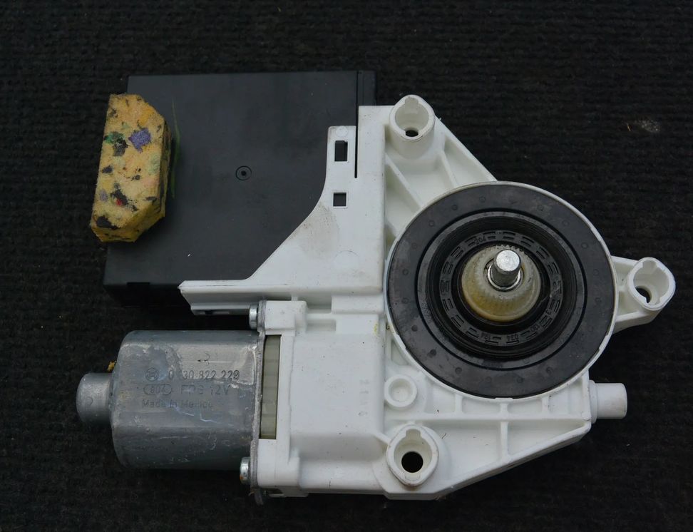 VOLKSWAGEN Jetta 5 generation (2005-2011) Priekšējo labo durvju logu pacelšanas motorīts 3C0959793B 1604013