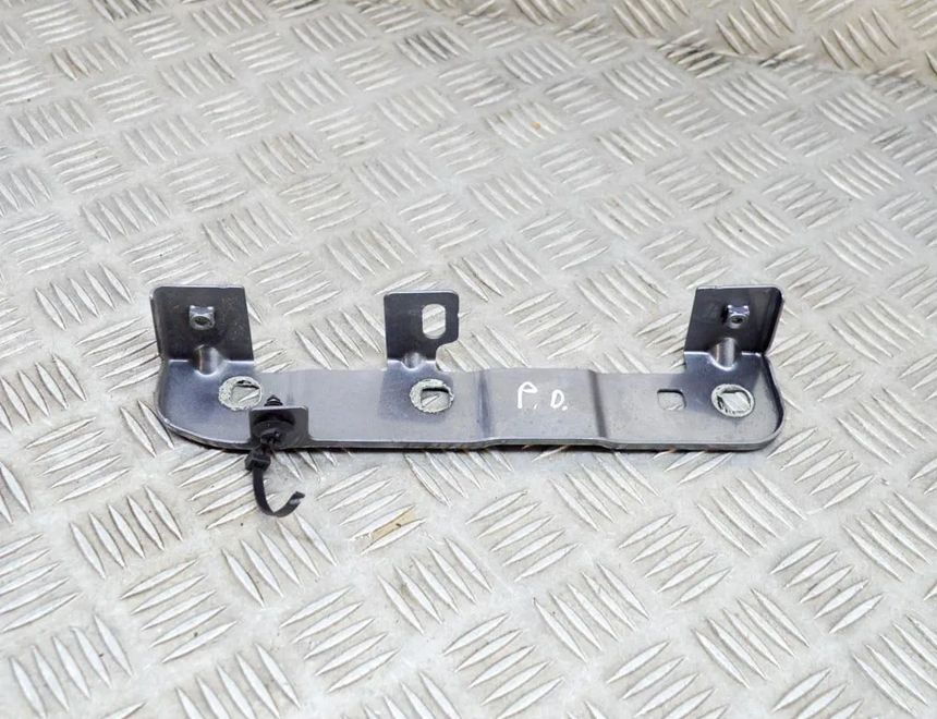 JAGUAR I-Pace 1 generation (2018-2023) Priekšējā labā spārna kronšteins J9D3-16E128-AB 17675661