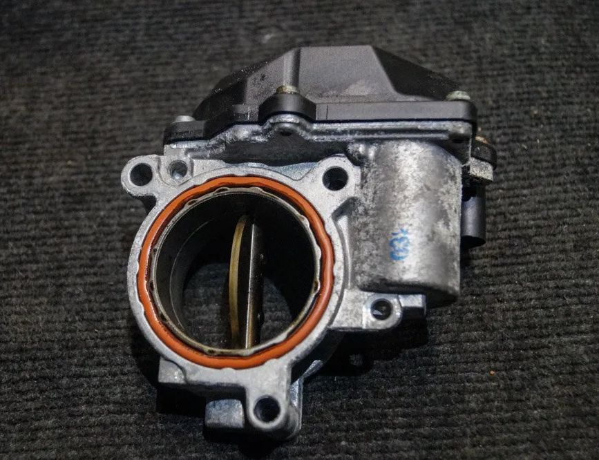 VOLKSWAGEN Touareg 2 generation (2010-2018) Throttle Body 057128063E 1872815