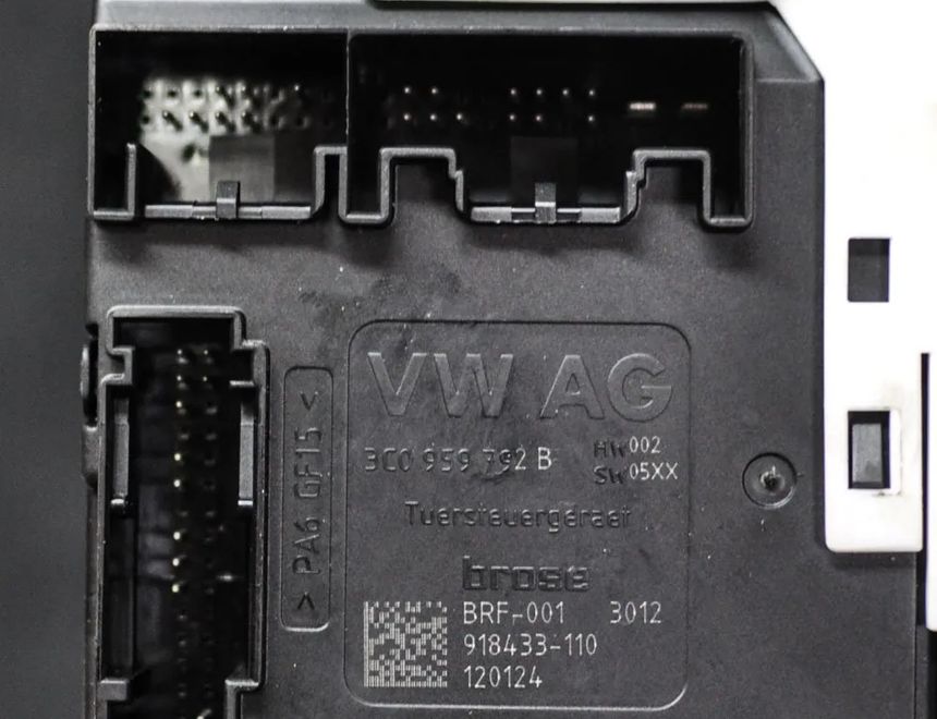 VOLKSWAGEN Tiguan 1 generation (2007-2017) Маторчик стеклоподъемника передней правой двери 5N0959702F0130822467 2102797