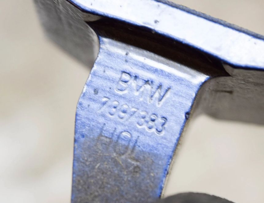 BMW iX3 1 generation (G08) (2020-2024) Aizmugurējo kreiso durvju eņģes 7397383 21327391