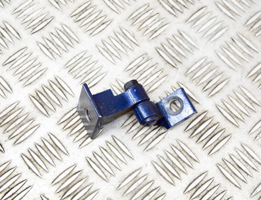 BMW iX3 1 generation (G08) (2020-2024) Aizmugurējo kreiso durvju eņģes 7397383 21327391