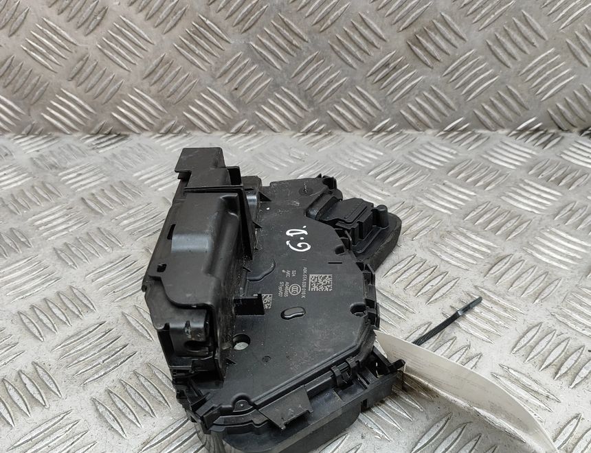 VOLKSWAGEN Golf 8 generation (2019-2023) Aizmugurējā labā durvju slēdzene 5TA839016K 22343230