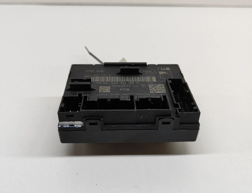 VOLKSWAGEN Golf 7 generation (2012-2024) Блок управления дверей передние левые 5Q0959592E,5Q0959592B 22442124