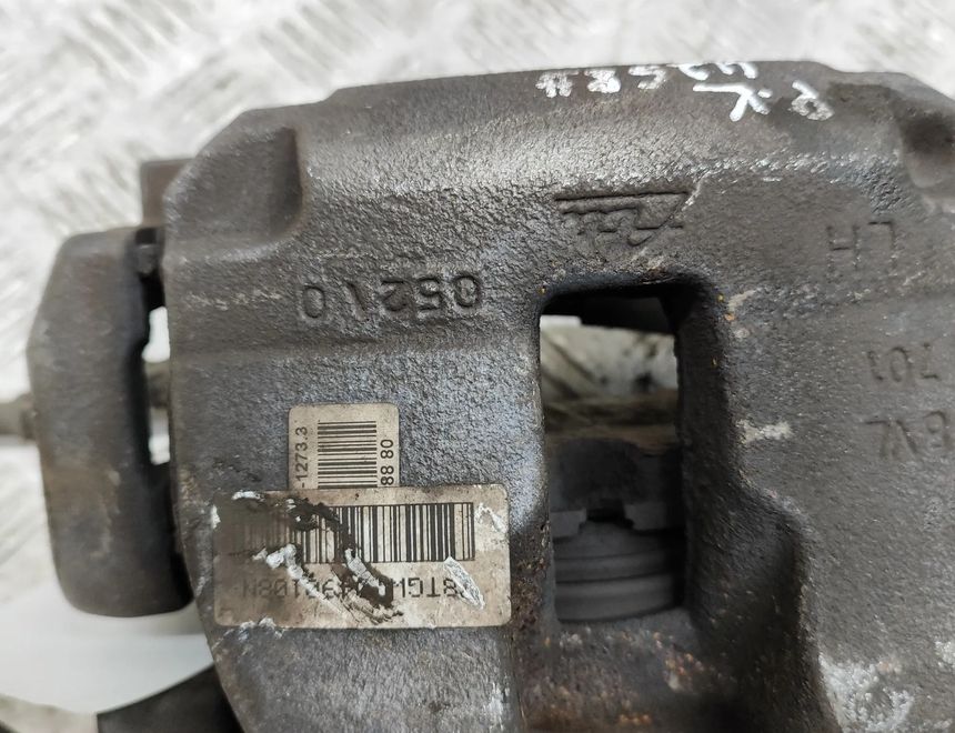 PEUGEOT 3008 2 generation (2017-2023) Priekšējais kreisais bremžu suports 1623162080 22655400