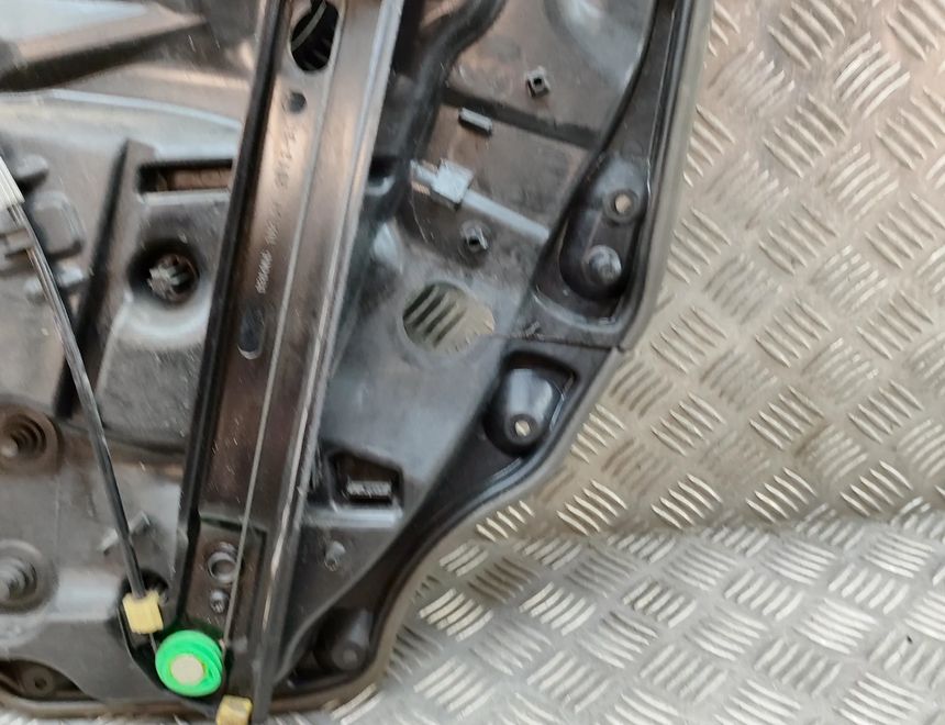 MERCEDES-BENZ S-Class W222/C217/A217 (2013-2020) Priekšējo kreiso durvju logu pacēlājs A1669060301,A2227200193,A2225409007,A2229051500,A2227221170,A2227200179,A2220051999,A0997604800,A2227230314,A2227200113 22827786