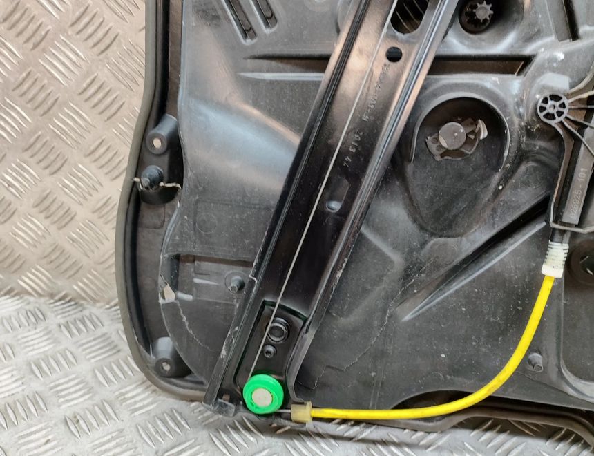 MERCEDES-BENZ S-Class W222/C217/A217 (2013-2020) Priekšējo kreiso durvju logu pacēlājs A1669060301,A2227200193,A2225409007,A2229051500,A2227221170,A2227200179,A2220051999,A0997604800,A2227230314,A2227200113 22827786