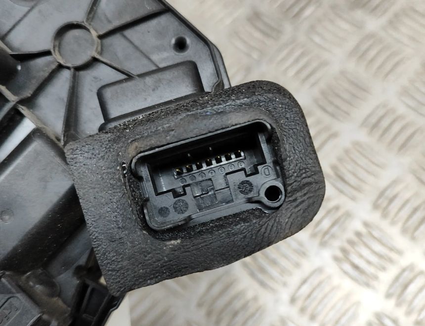 VOLKSWAGEN Golf 7 generation (2012-2024) Front Left Door Lock 5K1837015E 22972488