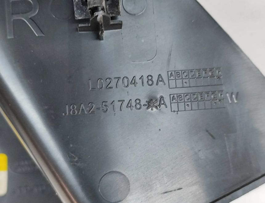 LAND ROVER Range Rover Velar 1 generation (2017-2024) Правая задняя отделка J8A2-51748-A 24842083