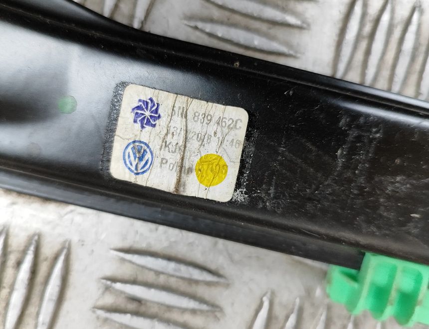 VOLKSWAGEN Tiguan 2 generation (2016-2024) Rear Right Door Window Regulator 5Q0959812E,5NA839462C 25080348