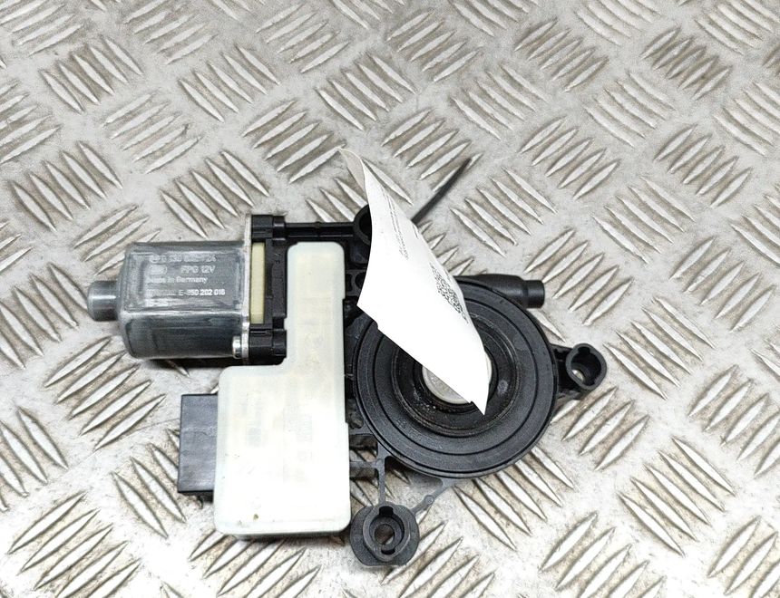 SKODA Octavia 3 generation (2013-2020) Rear Right Door Window Control Motor 0130822724,5Q0959812E 25590764