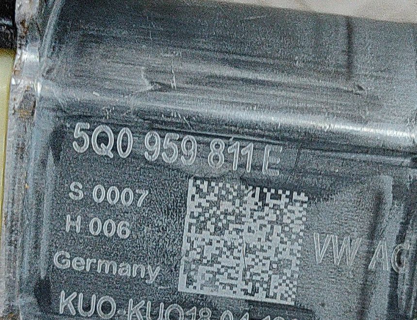 SKODA Octavia 3 generation (2013-2020) Rear Left Door Window Control Motor 5Q0959811E 25590765
