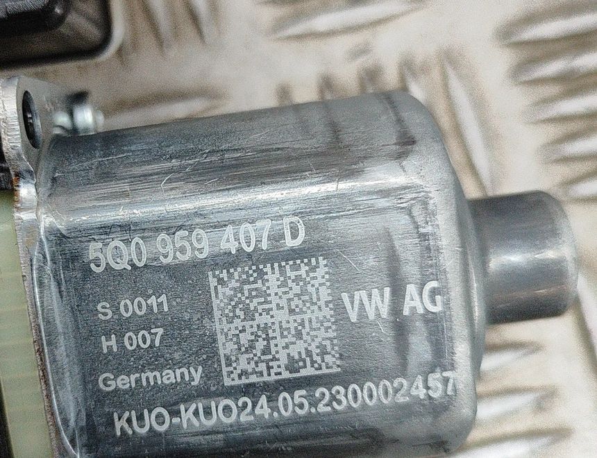 VOLKSWAGEN T-Roc 1 generation (2017-2024) Rear left door window lifter 5Q0959407D,0130822695,2GA839461G 25608556