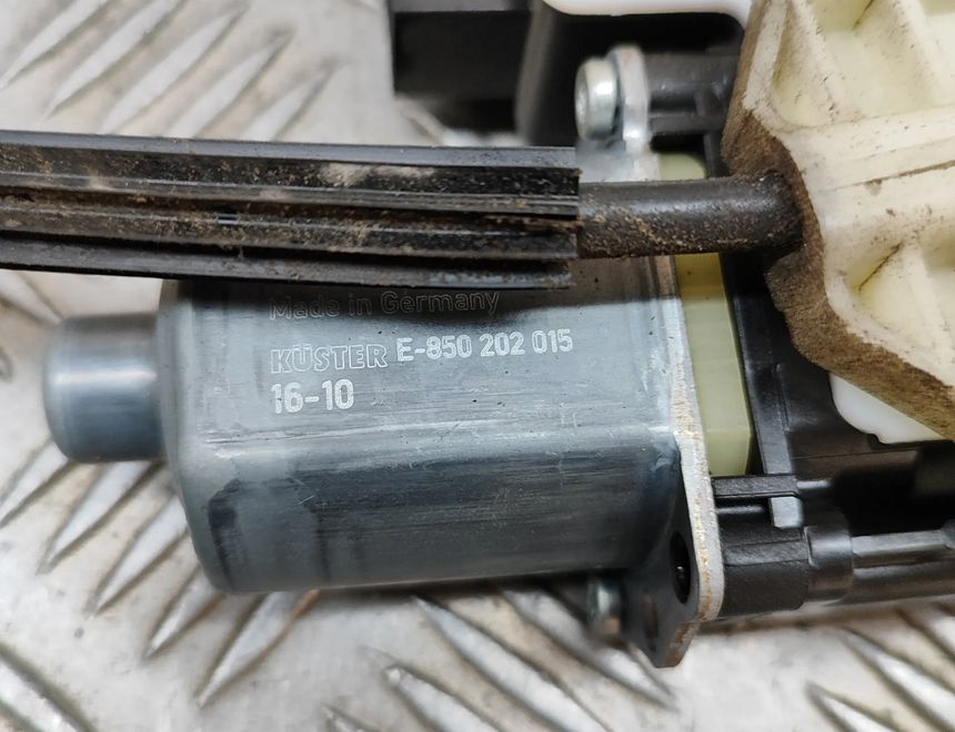 SEAT Leon 3 generation (2012-2020) Rear left door window lifter 0130822725,E850202015,5F4839461C 25793216