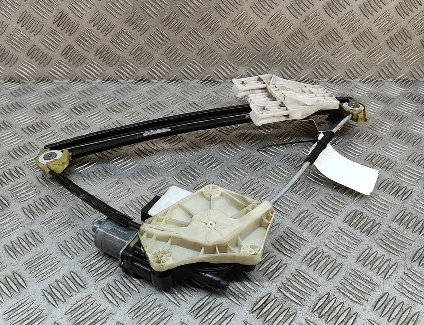 SEAT Leon 3 generation (2012-2020) Rear left door window lifter 0130822725,E850202015,5F4839461C 25793216