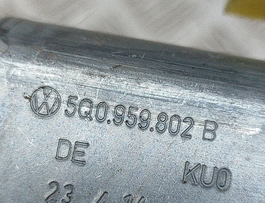 VOLKSWAGEN Golf R 7 generation (2013-2019) Front Right Door Window Control Motor 5Q0959802B,0130822716 25795991