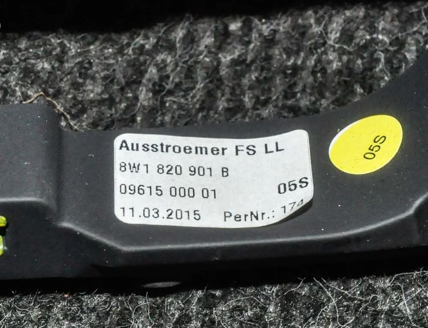 AUDI A4 B9/8W (2015-2024) Вентиляционные отверстия в приборной панели 8W1820901B 2596873