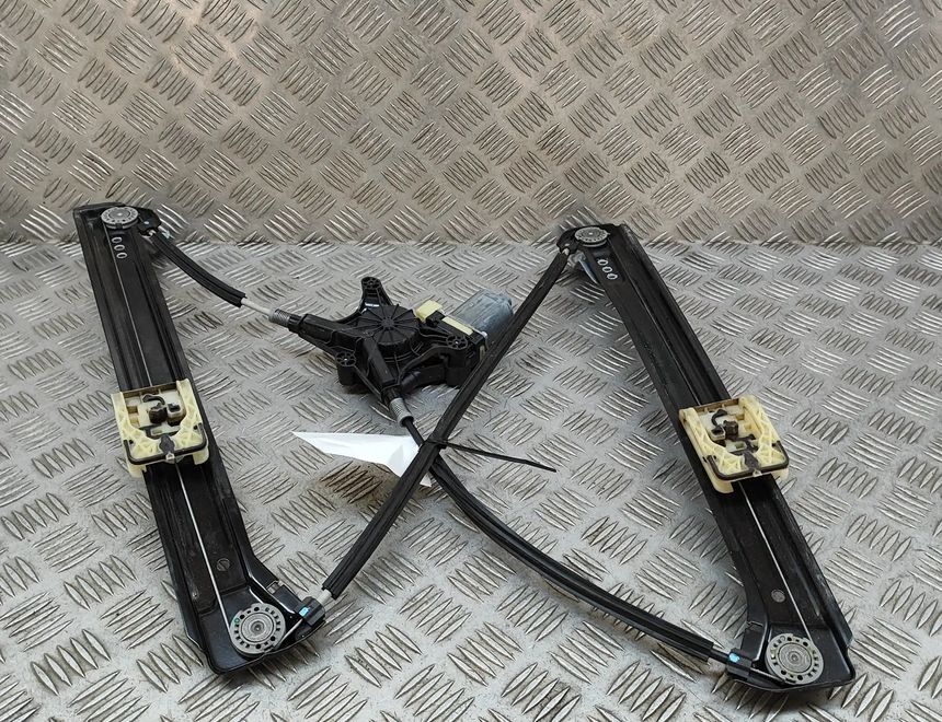 SKODA Karoq 1 generation (2017-2024) Priekšējo labo durvju logu pacēlājs 5Q0959802B,0130822716,E850202100,575837462A 26021140