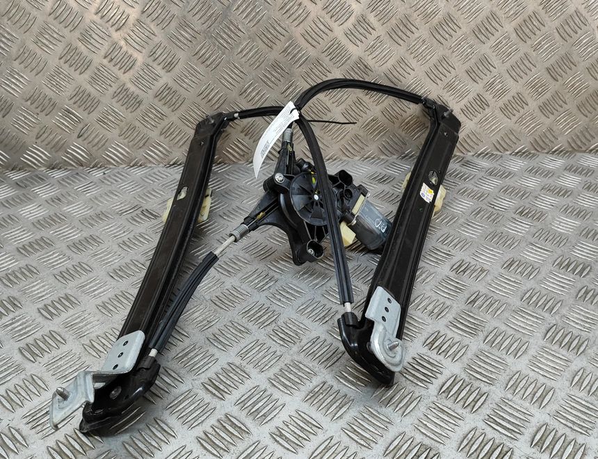 SKODA Karoq 1 generation (2017-2024) Priekšējo labo durvju logu pacēlājs 5Q0959802B,0130822716,E850202100,575837462A 26021140