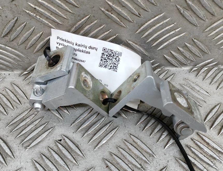 SKODA Karoq 1 generation (2017-2024) Priekšējo kreiso durvju eņģes komplekts 8X4833405A,8X0831403E,8X4833407A 27915979