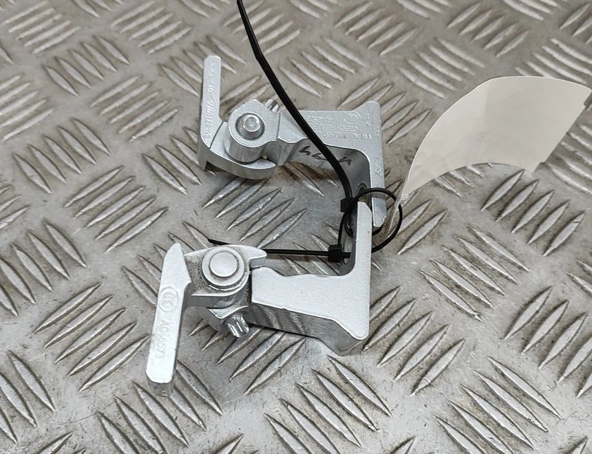 SKODA Karoq 1 generation (2017-2024) Left rear door hinge kit 8X4833405A,8X0831403E,8X4833407A 27915980